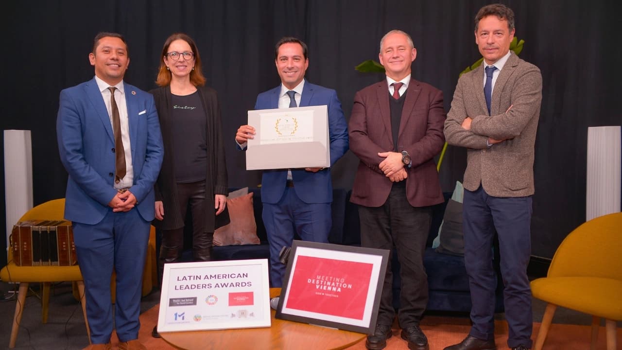 Mauricio Vila en Latin American Leaders Awards